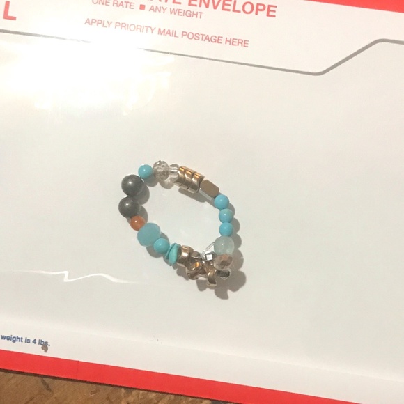 Small ornament to bracelt size worn never - Picture 1 of 1